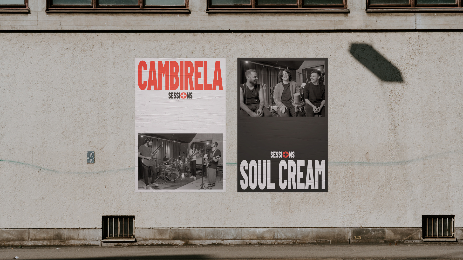 Cartazes dos shows de Cambirela e Soul Cream colados em um muro